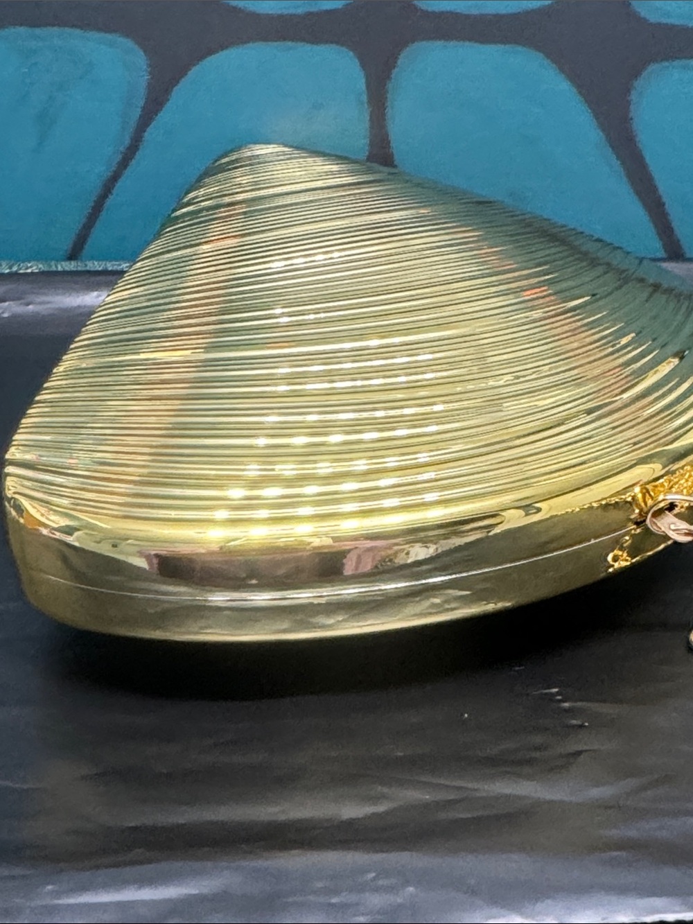 Metallic Gold Shell-Shaped Clutch with Chain Strap - Picture 5 of 9